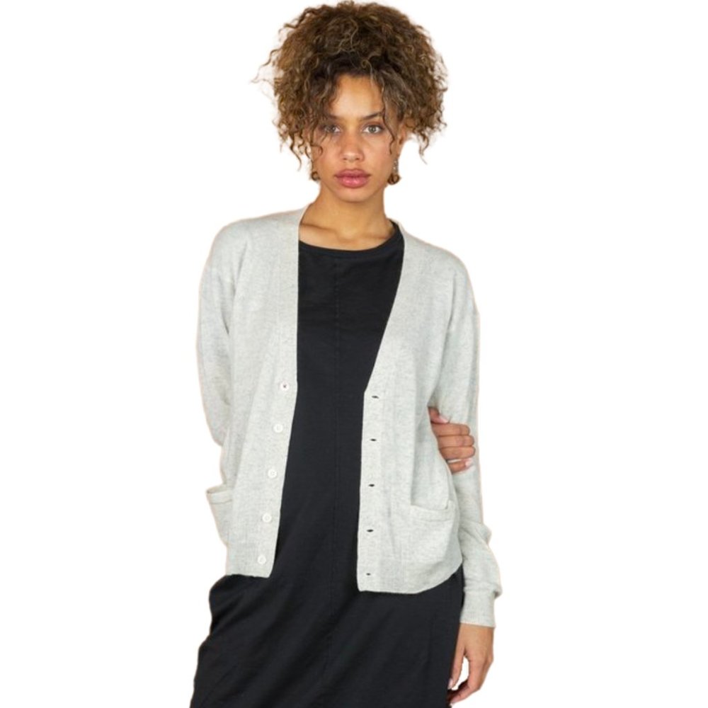 Brazeau Tricot | Cashmere Cardigan Sweater in Muslin Gray